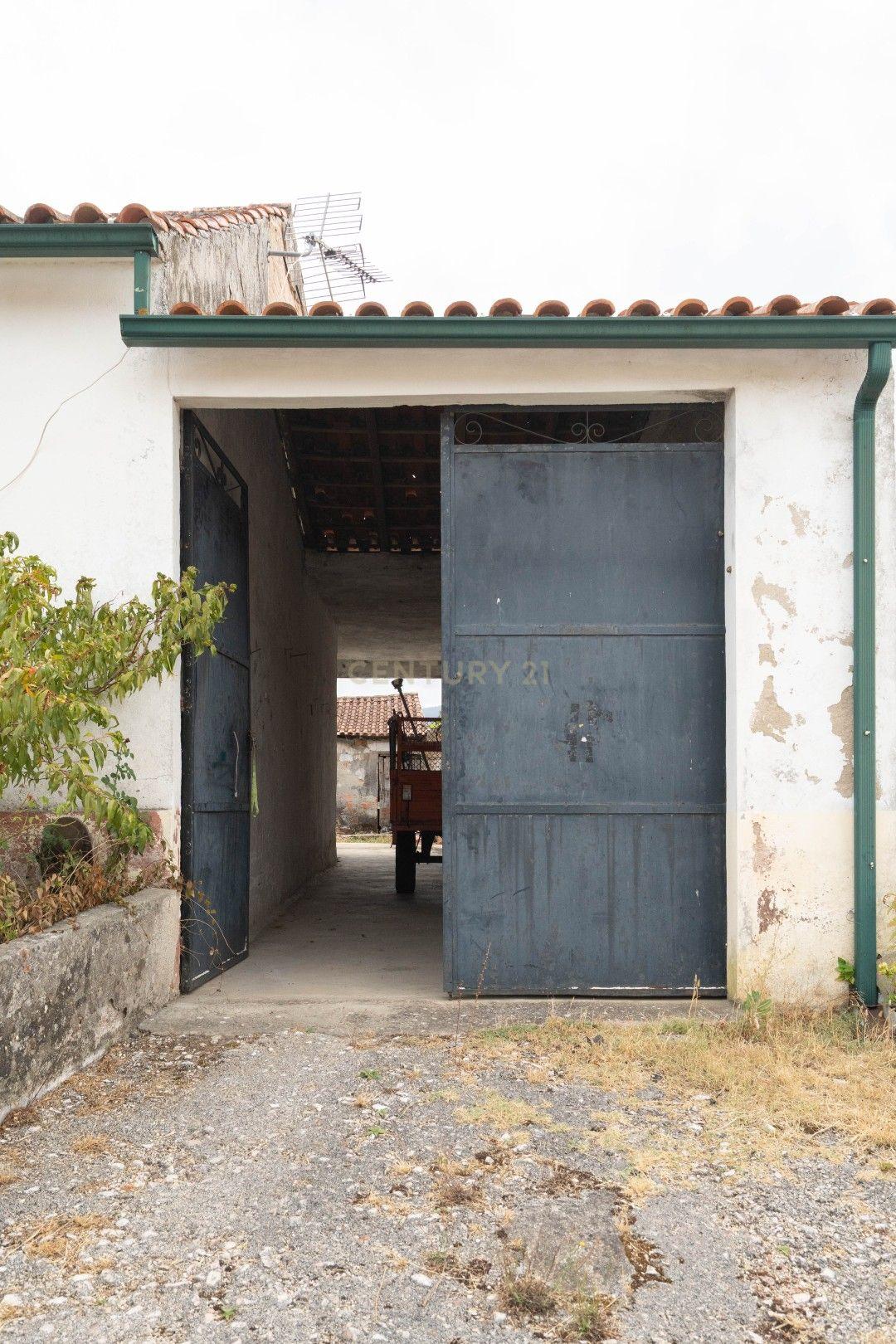 Fotografia 4 de Oportunidade em Lousã: Casa para Recuperar com 3 Quartos