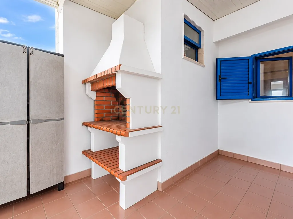Duplex T4 em Quinta do Anjo, Palmela - 170m² com Varanda, Terraço e Garagem - Image 30