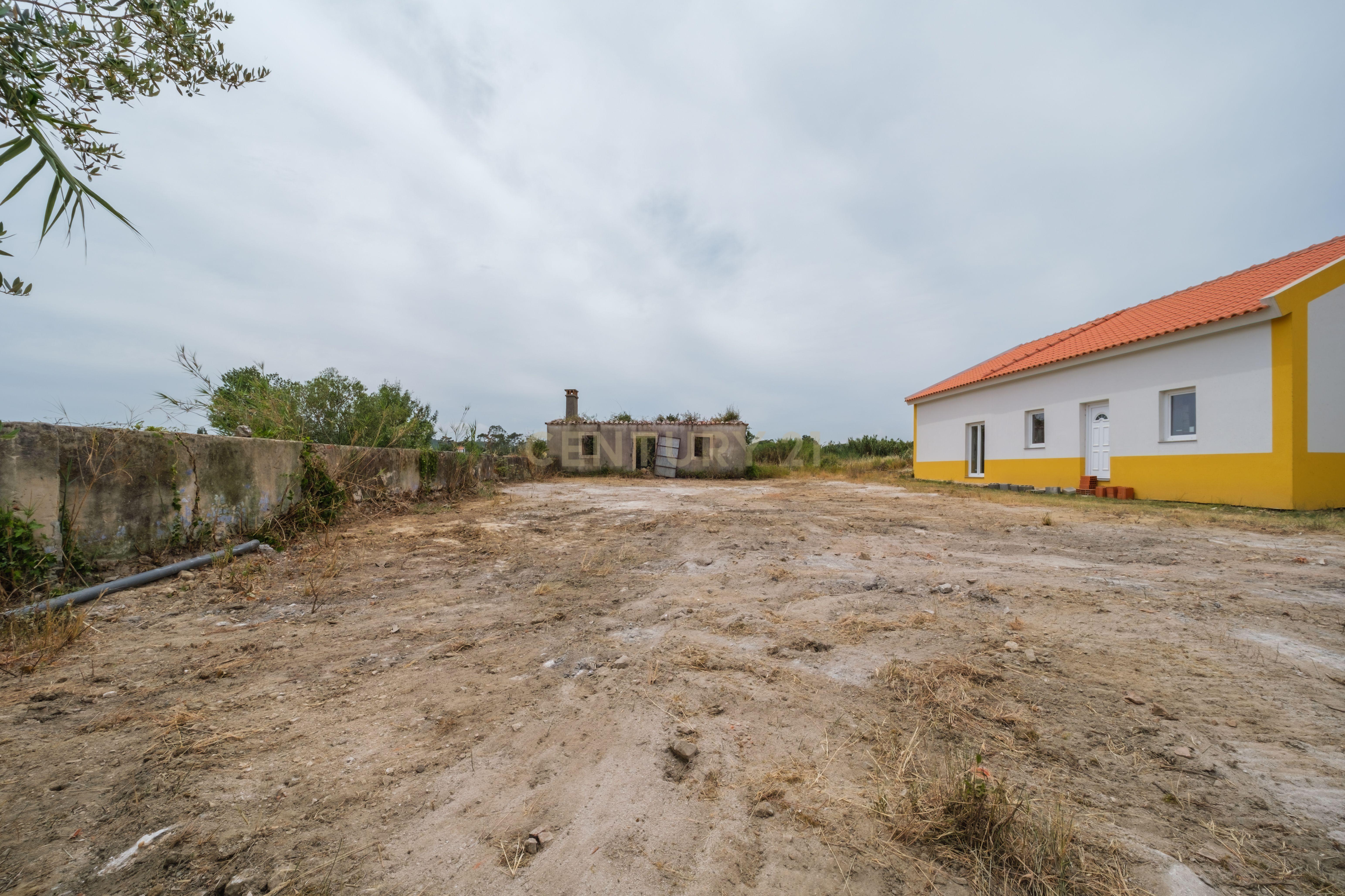 Fotografia 3 de Moradia para Reabilitar com Projeto Aprovado em Óbidos
