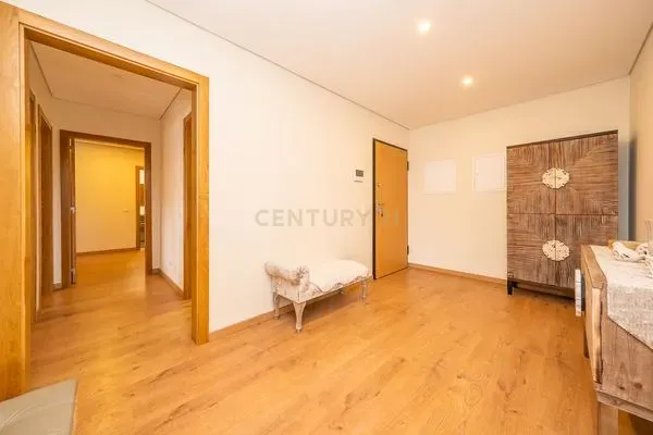 Apartamento T3 construído em 2019, com Varanda e Parqueamento, em Setúbal - Image 15