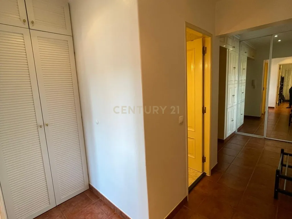 Apartamento T2 | Remodelado | Elevador - Image 5
