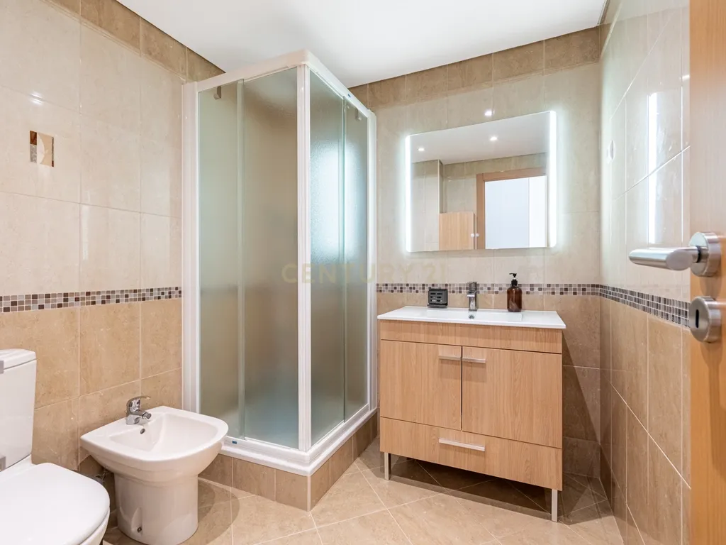 T3 com suite, lareira e BOX PRIVATIVA DE 41 m² | Quinta da Flamenga – Vialonga - Image 11