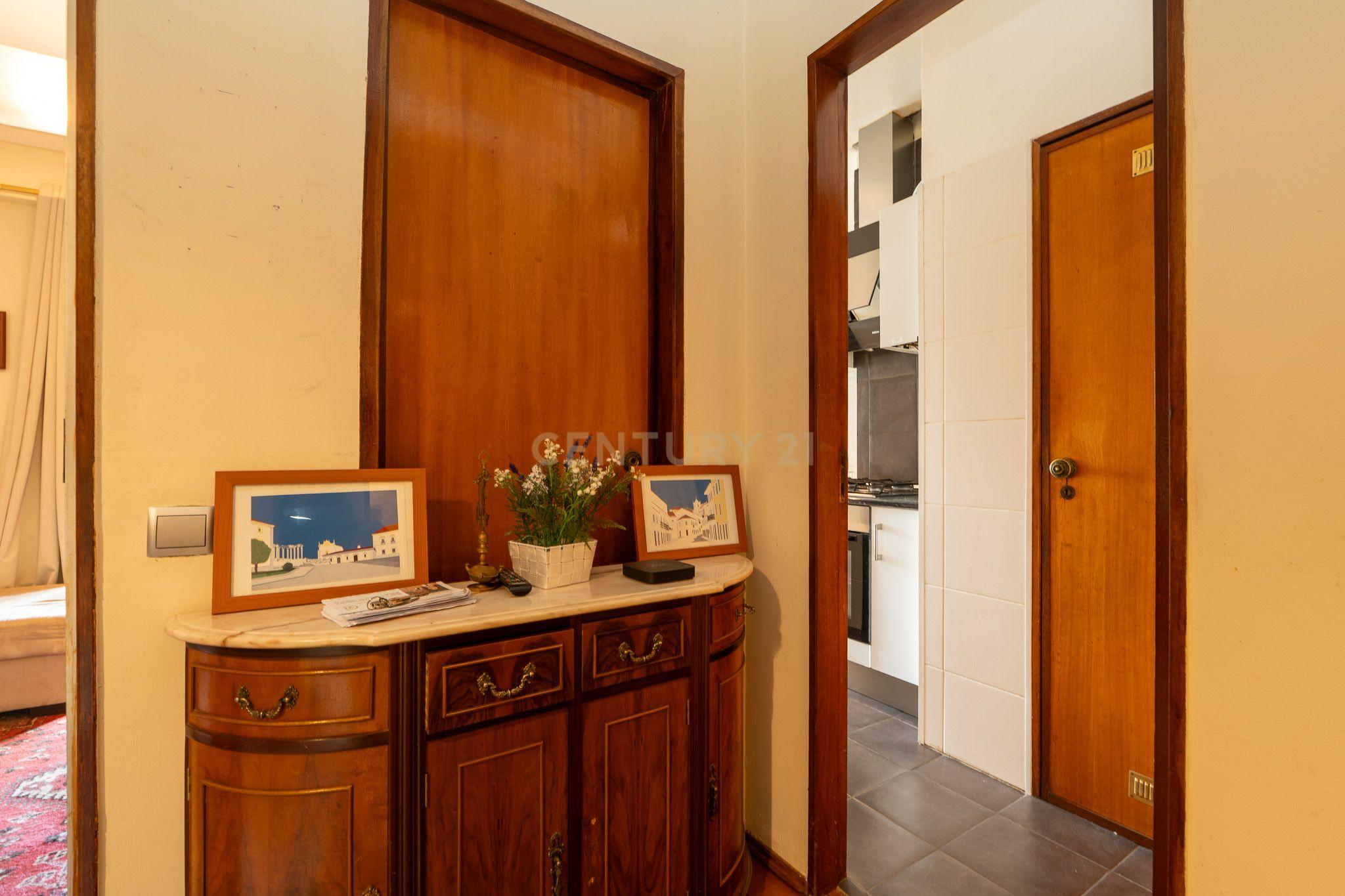Fotografia 8 de Apartamento T2  COM PARQUEAMENTO em São Domingos de Benfica, Lisboa