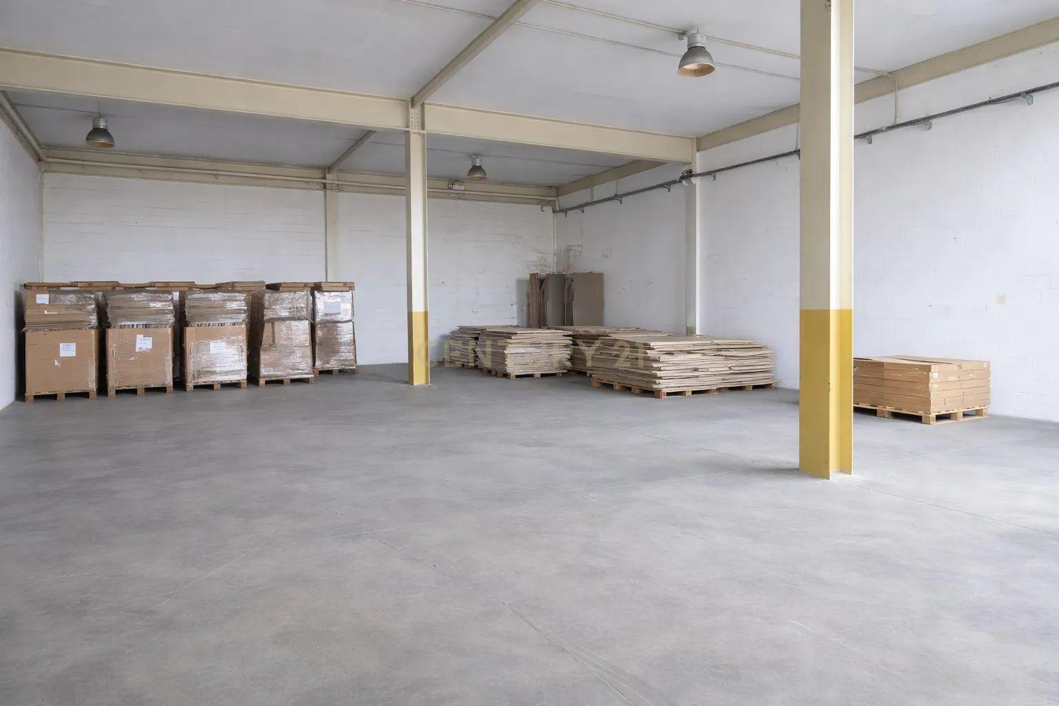 Fotografia 2 de Armazém de 1.000 m² | 2 Pisos | Elevado Potencial de Rentabilidade