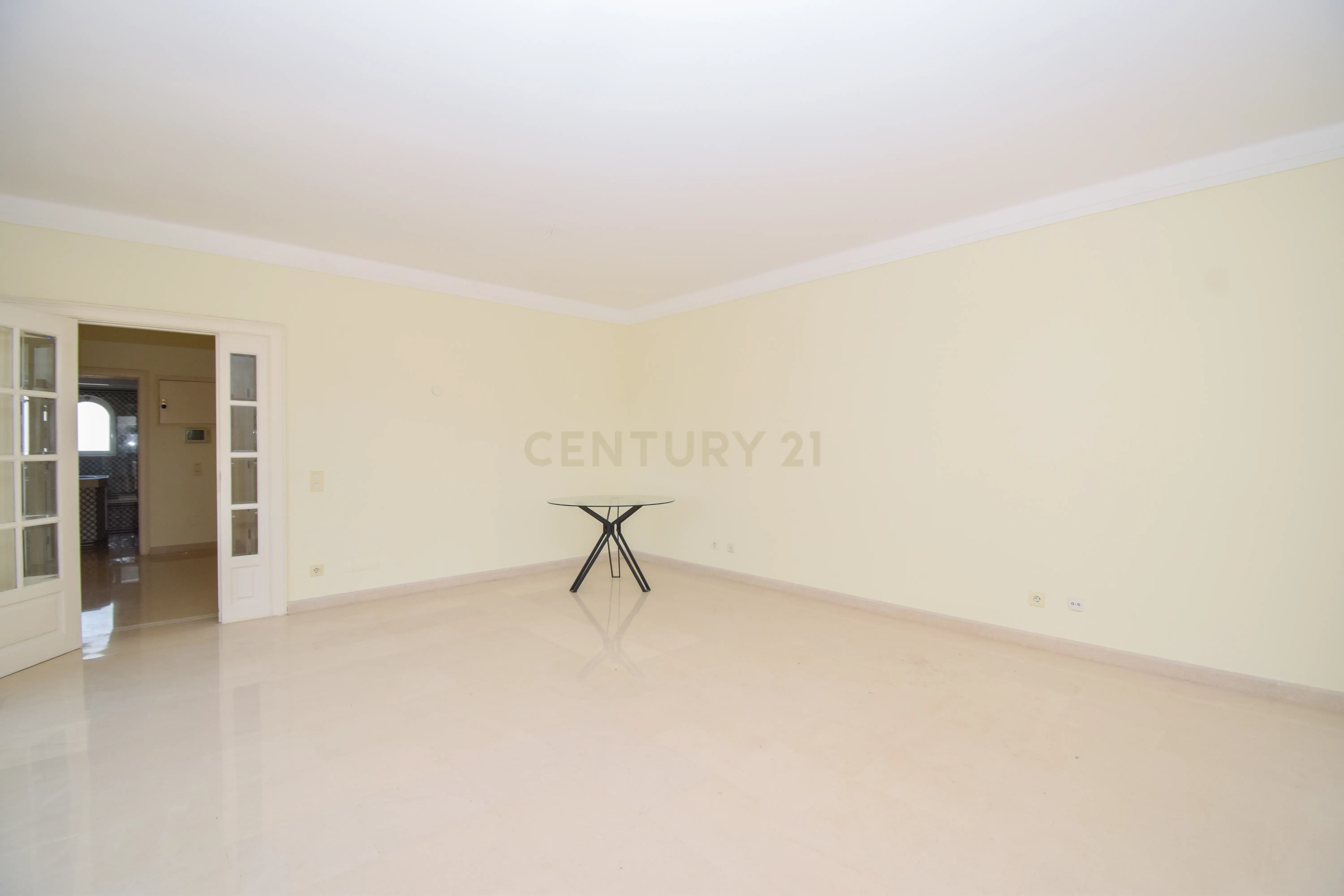 Fotografia 3 de 🏡 T1 de Excelência no Centro de Cascais – Condomínio Privado com Piscina