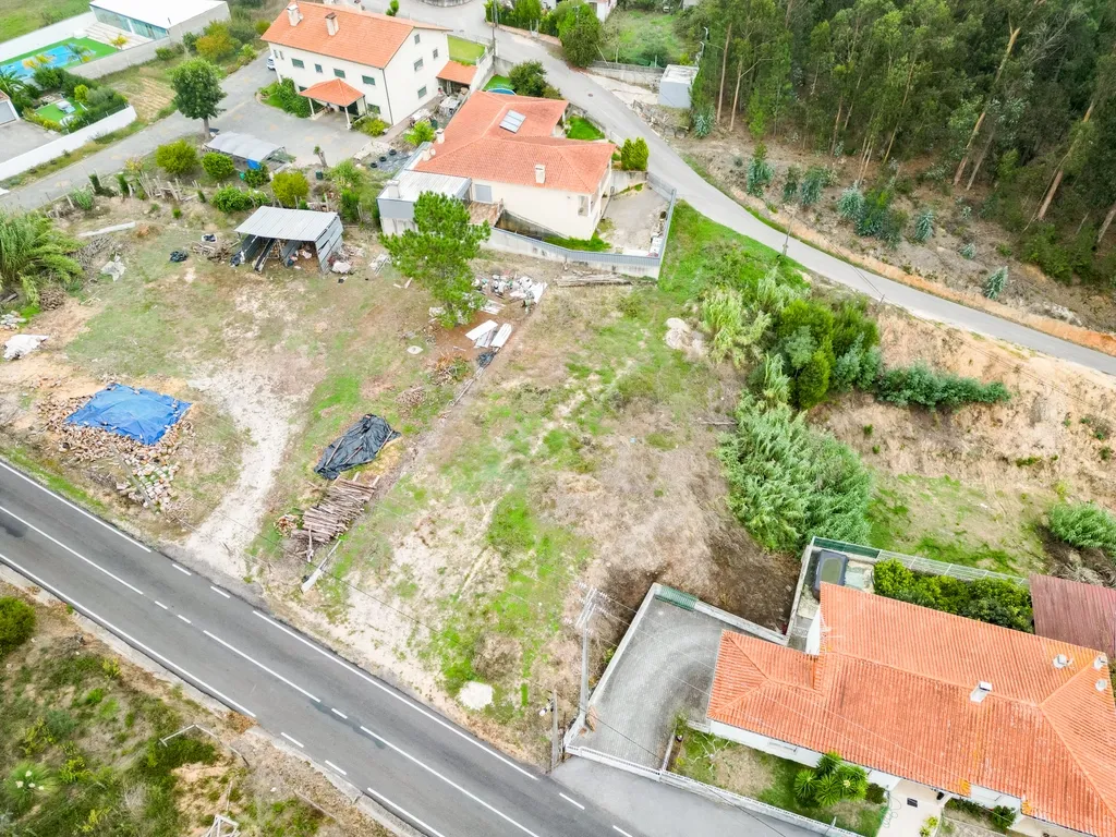 Espaçoso Terreno em Milagres, Leiria - 730m² para Construção - Image 6