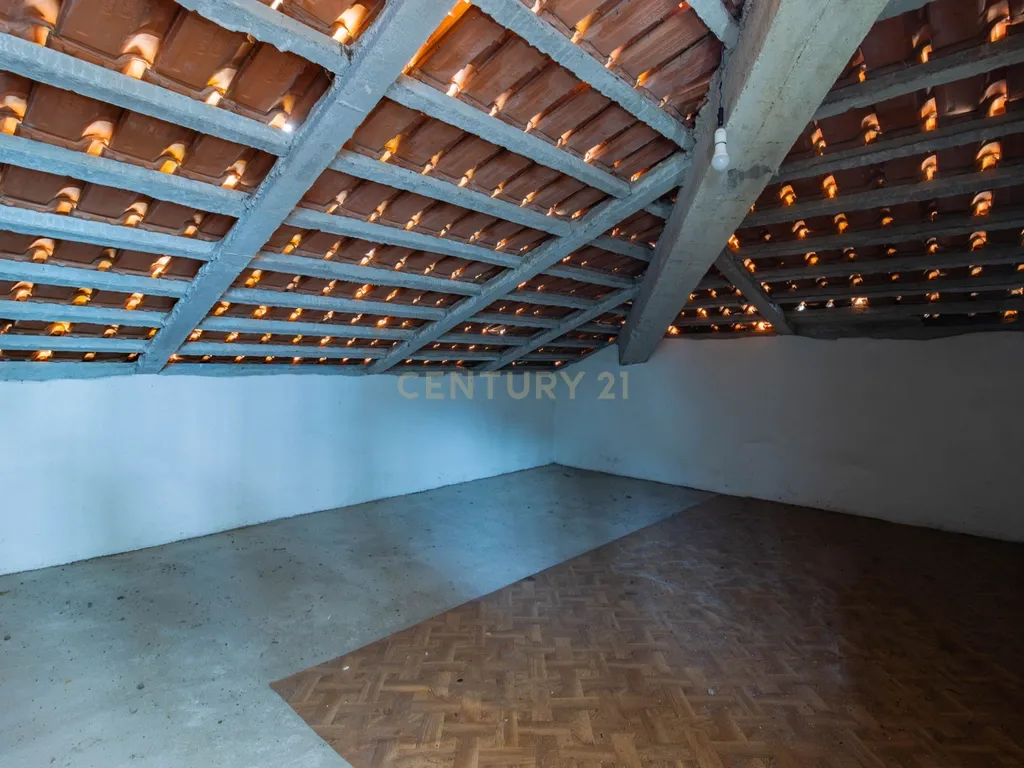 Espaçoso Apartamento T3 na Freixianda com Terraço - Image 14