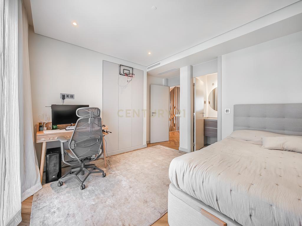 Moradia T4 em Condomínio Privado | Piscina | 6WC | Jardim | Terraço | Box | Quinta do Brilhante | Albarraque A 5 Minutos Do colégio Tasis internacional - Image 37