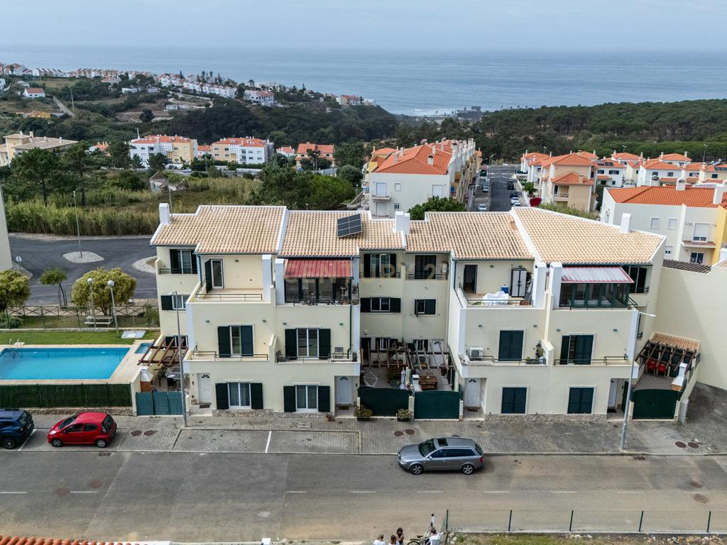 Moradia T3 com vista mar e piscina, na Ericeira - Image 1