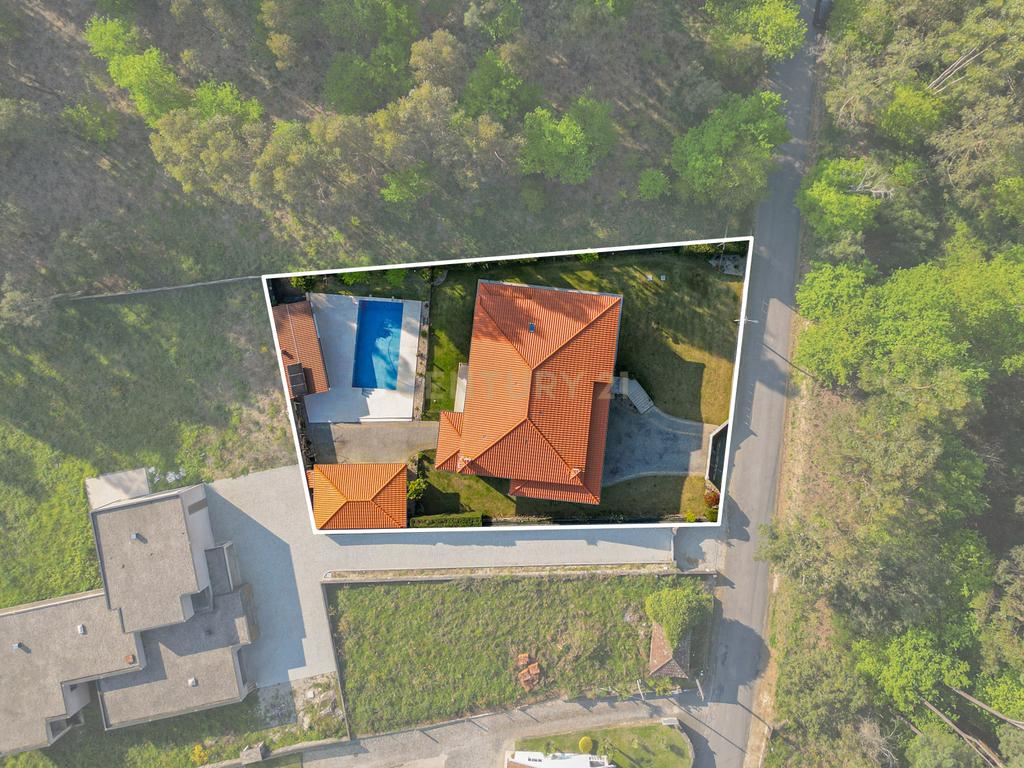 Moradia T4 Independente com Piscina, em Fiscal Amares - Image 3