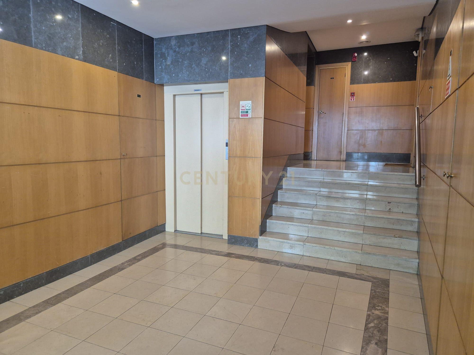 Fotografia 3 de Espaçoso Apartamento T4 no Parque das Nações, Lisboa, com Garagem