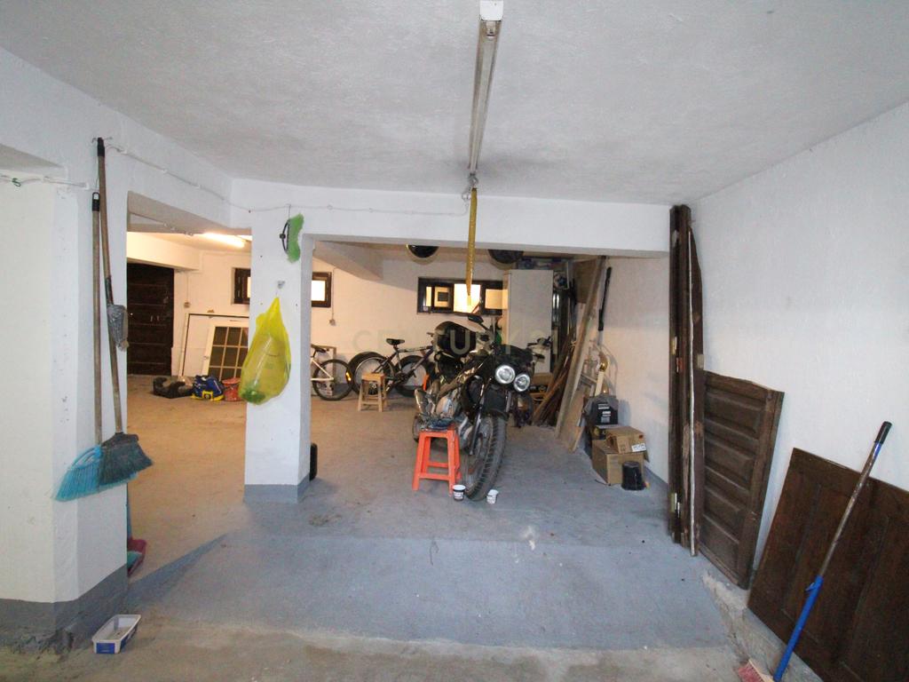 Espetacular Moradia T5 no Casal Do Marco com Garagem  - Image 24