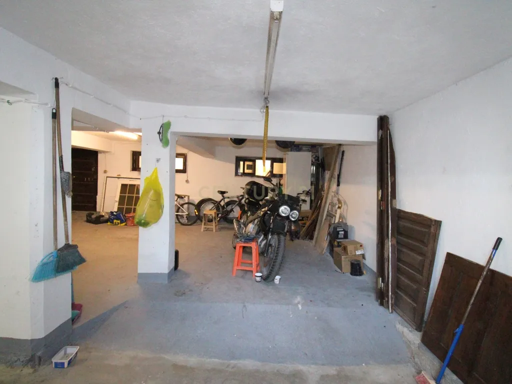 Espetacular Moradia T5 no Casal Do Marco com Garagem - Image 24