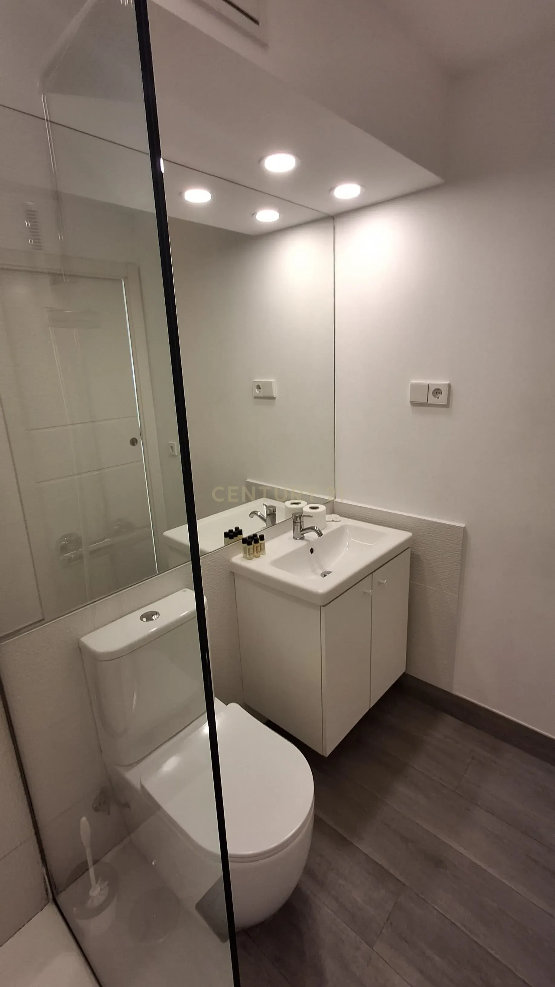 Oportunidade de Investimento em Arturo Soria! Loft Dividido em 2 Unidades Independentes – Flexibilidade, Rentabilidade e Estilo - Image 3