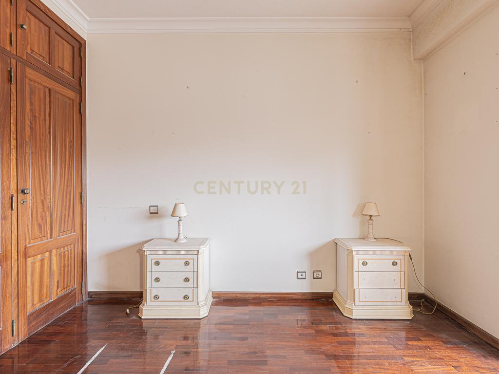 T4 com 180 m² e Garagem Box no Areeiro, Lisboa - Image 17