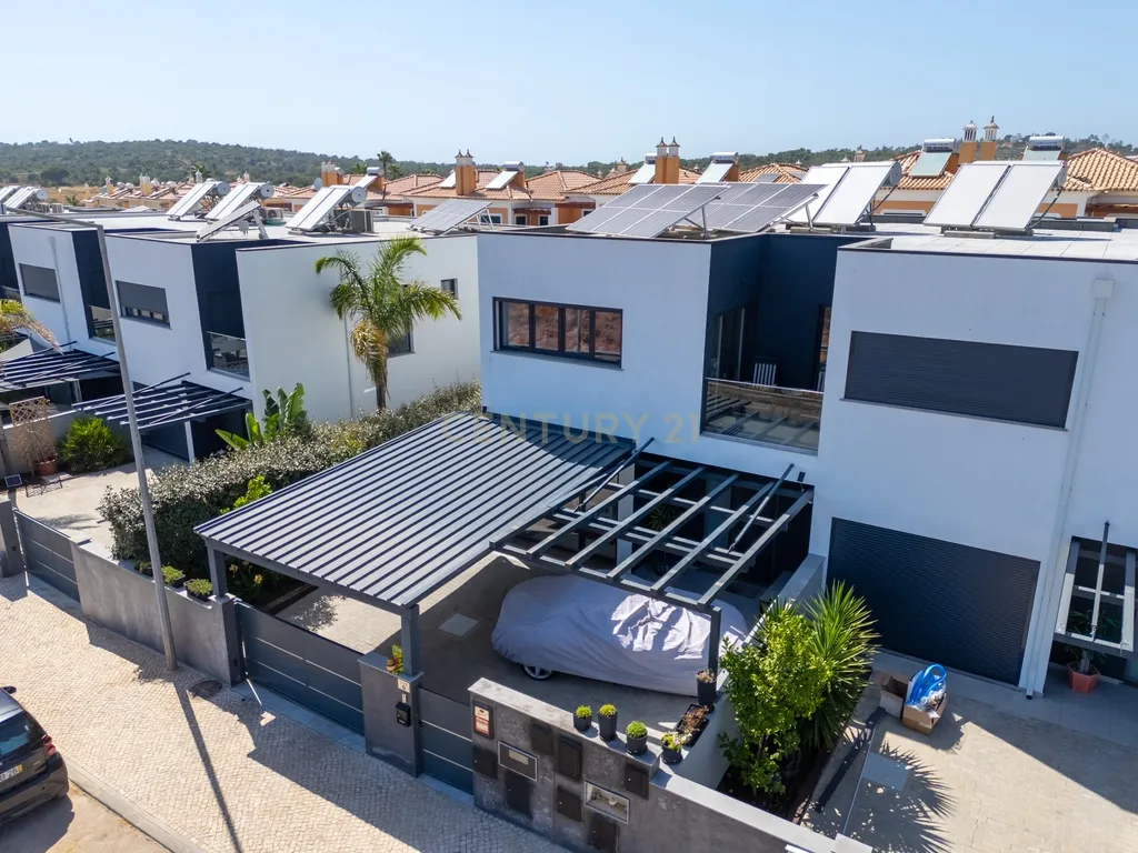 Moradia T3 + 1 Moderna com Piscina e Acabamentos de Luxo – Algoz - Image 3