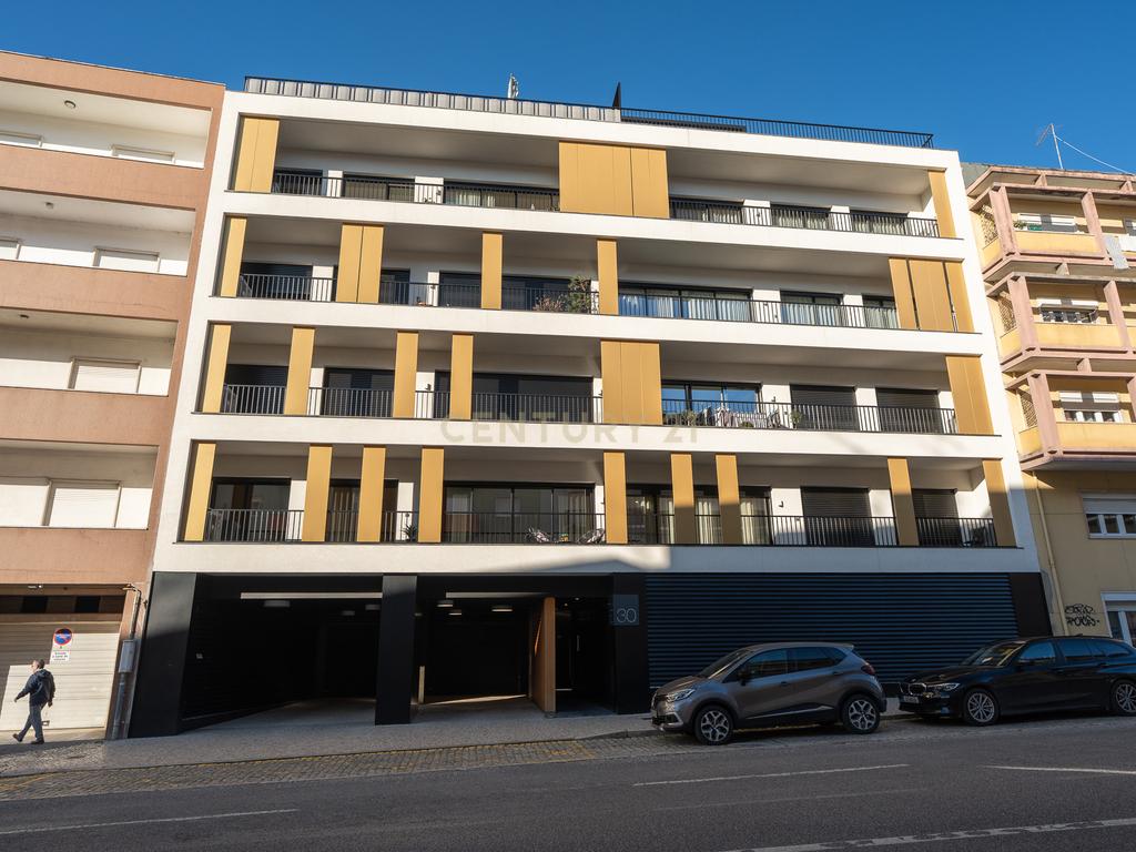 Apartamento T3+1 duplex, com terraço e estacionamento, no centro da cidade de Torres Vedras - Image 77