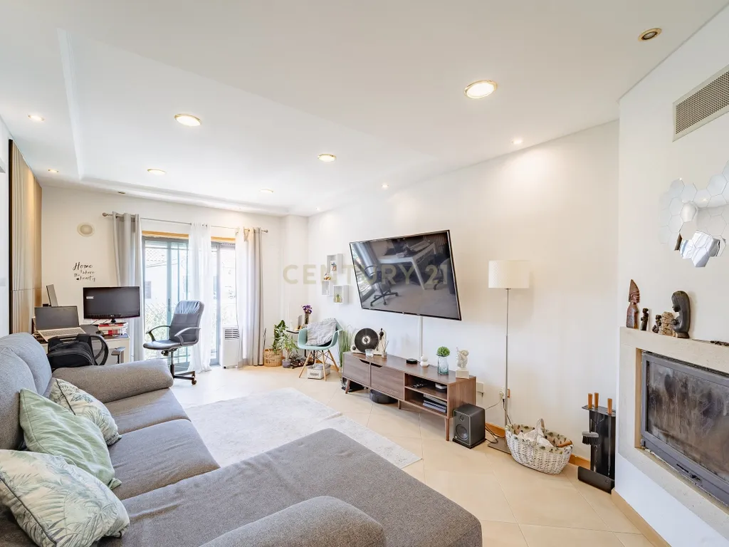 Moderno Apartamento T2 em Amora, Seixal - Image 3