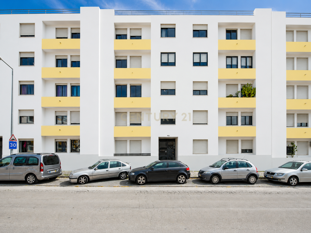 T2 com 108 m², Garagem e Elevador – Avenida Pedro Nunes, Montijo - Image 21
