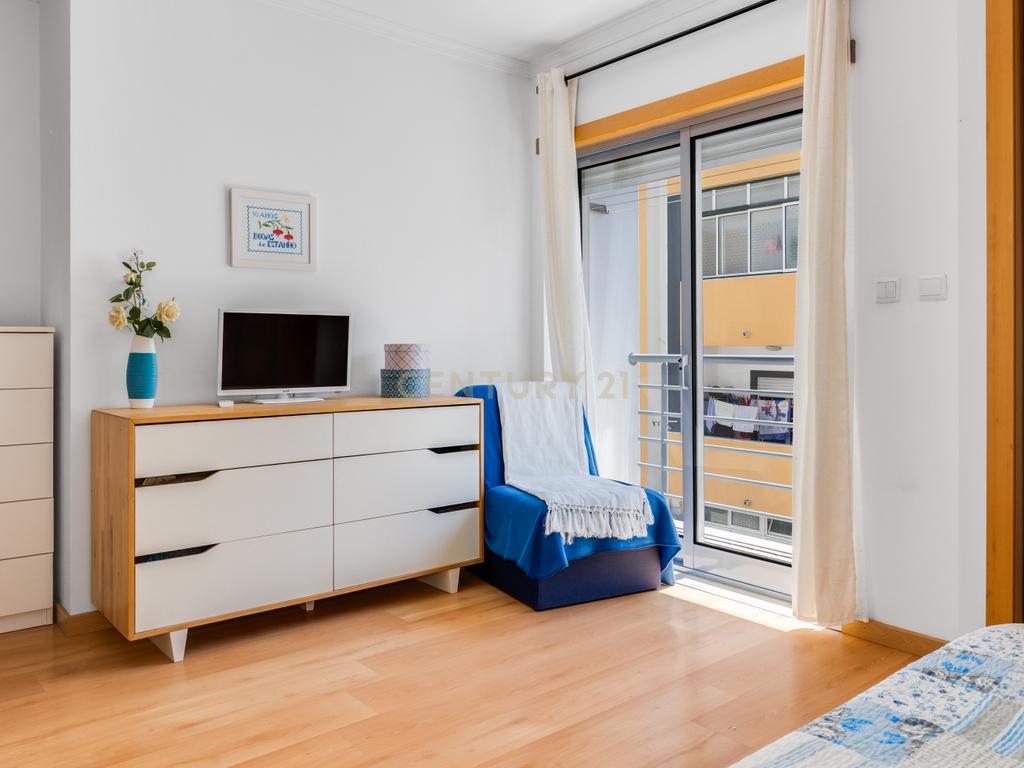 T3 Mobilado com Garagem em Vila Real de Santo António - Image 22