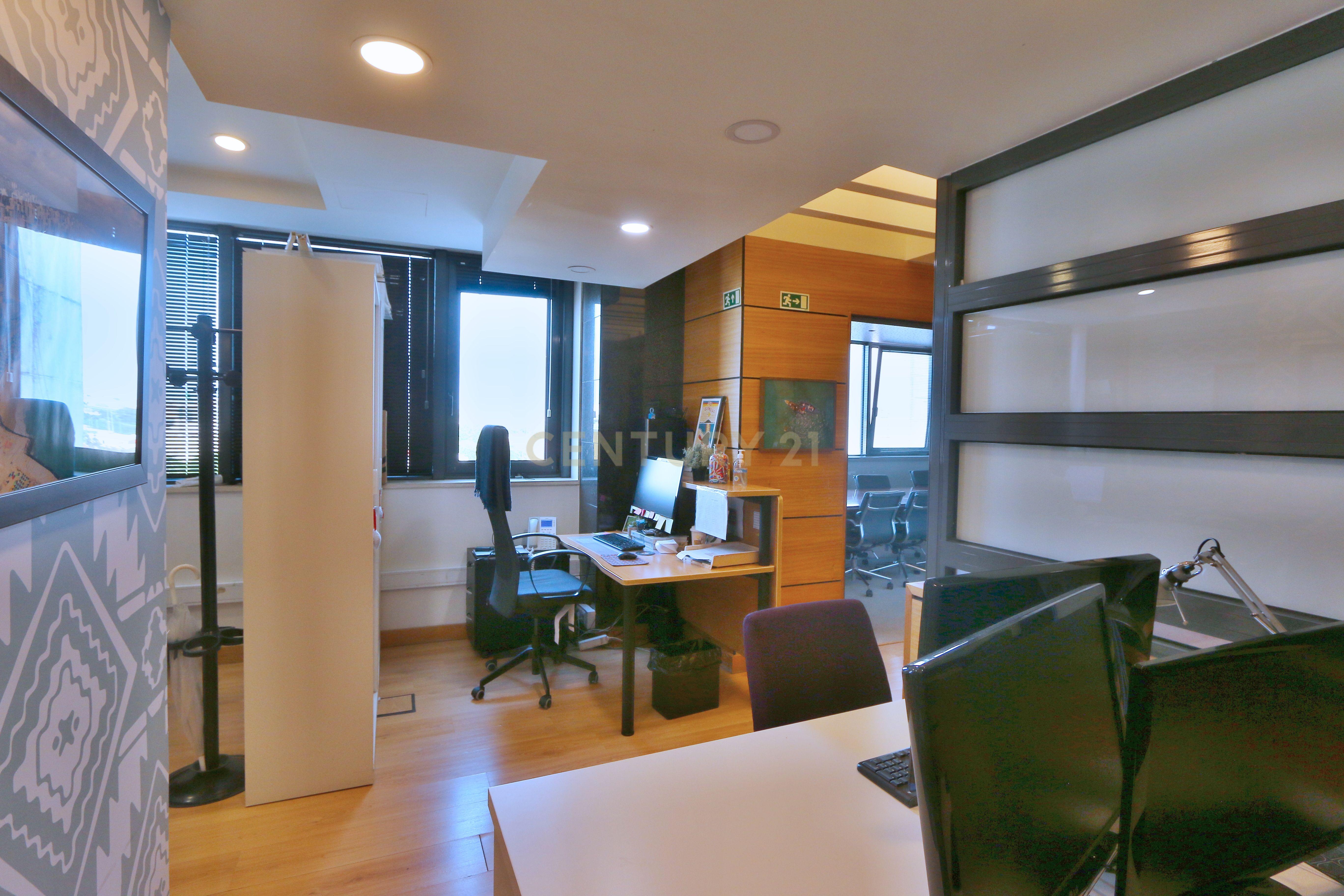 Escritório de 276 m² no Centro Empresarial de Telheiras – Lisboa - Image 9