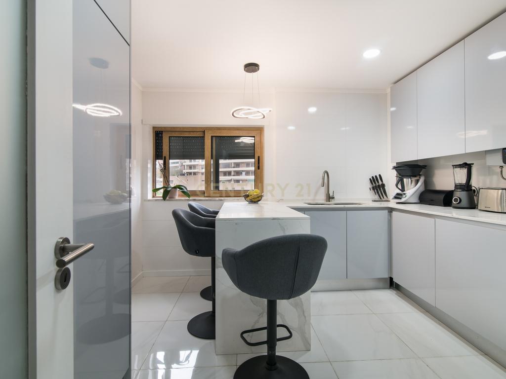 Apartamento T3 Totalmente Renovado – Colinas do Cruzeiro, Odivelas - Image 7