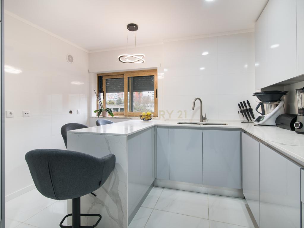 Apartamento T3 Totalmente Renovado – Colinas do Cruzeiro, Odivelas - Image 8