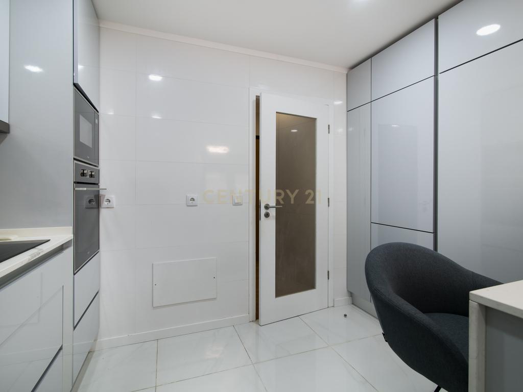 Apartamento T3 Totalmente Renovado – Colinas do Cruzeiro, Odivelas - Image 10