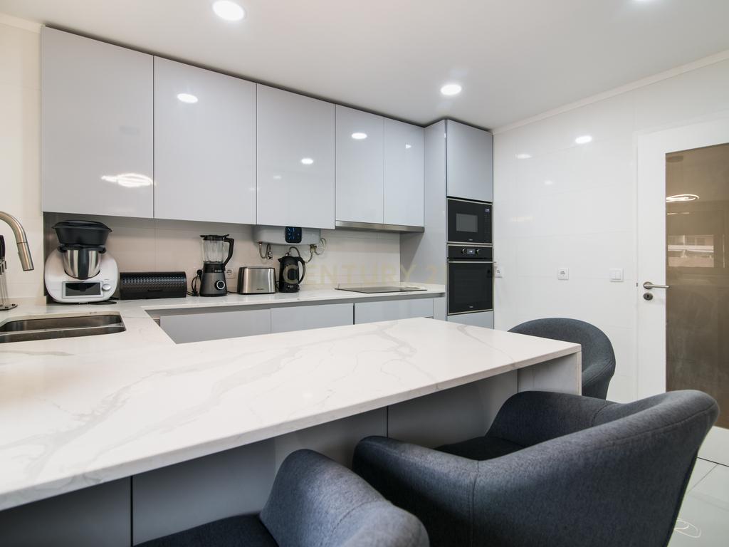 Apartamento T3 Totalmente Renovado – Colinas do Cruzeiro, Odivelas - Image 9