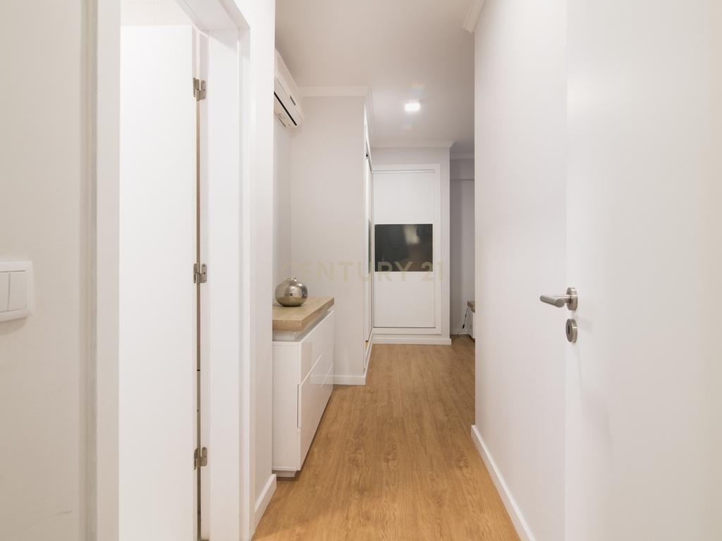 Apartamento T3 Totalmente Renovado – Colinas do Cruzeiro, Odivelas - Image 13