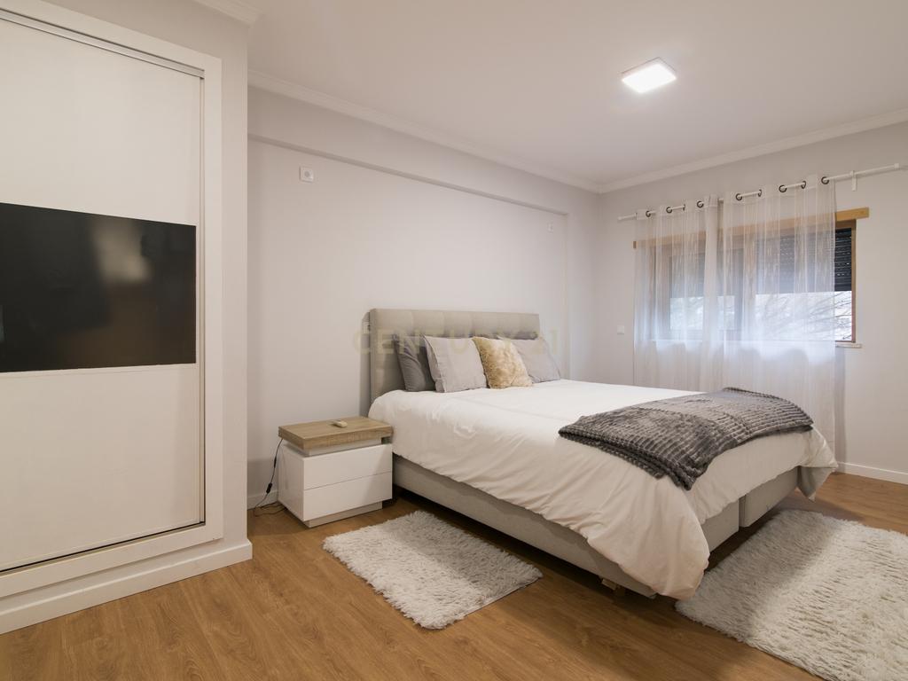 Apartamento T3 Totalmente Renovado – Colinas do Cruzeiro, Odivelas - Image 16
