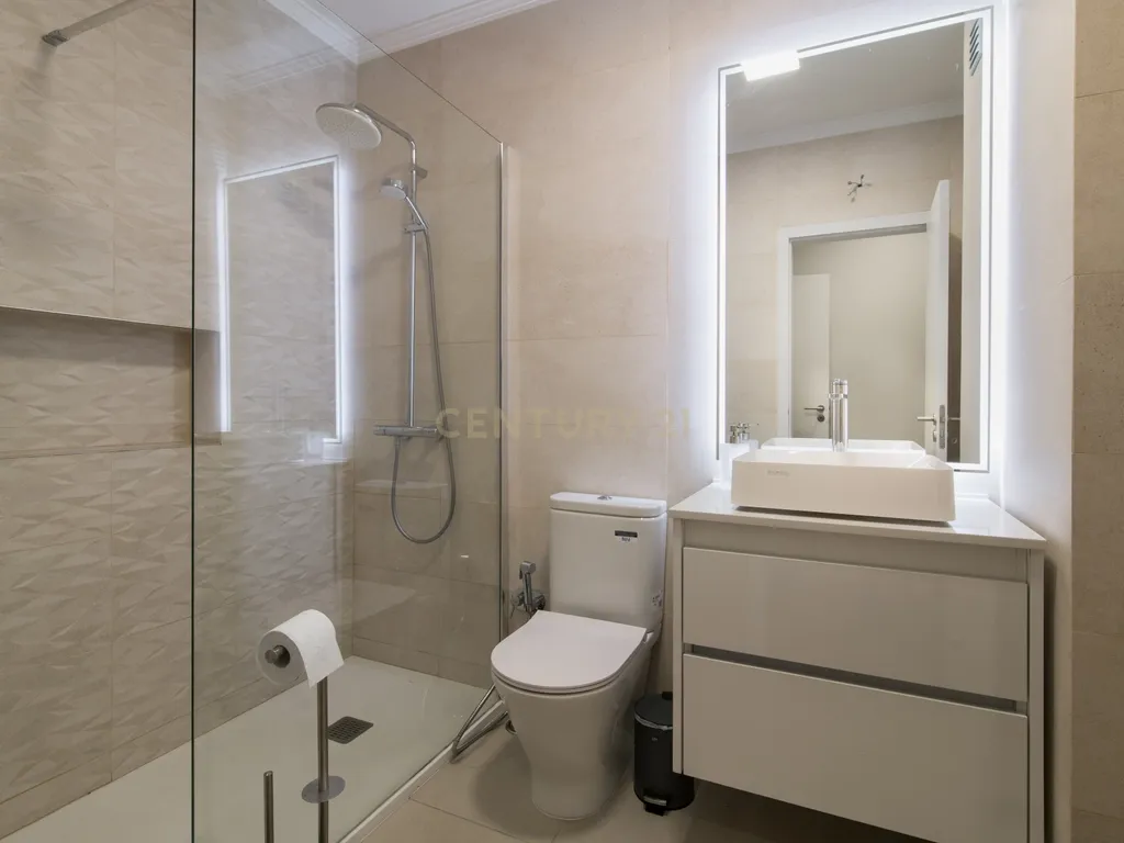 Apartamento T3 Totalmente Renovado – Colinas do Cruzeiro, Odivelas - Image 24