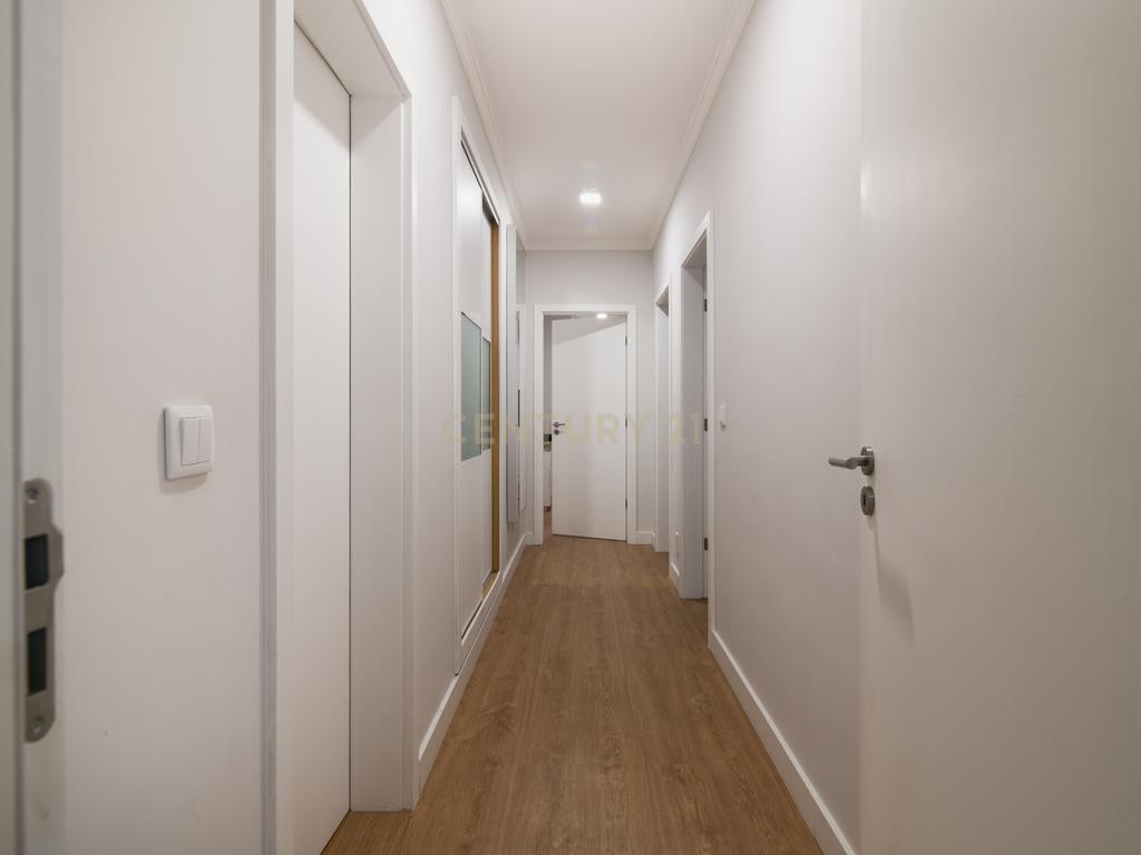 Apartamento T3 Totalmente Renovado – Colinas do Cruzeiro, Odivelas - Image 14