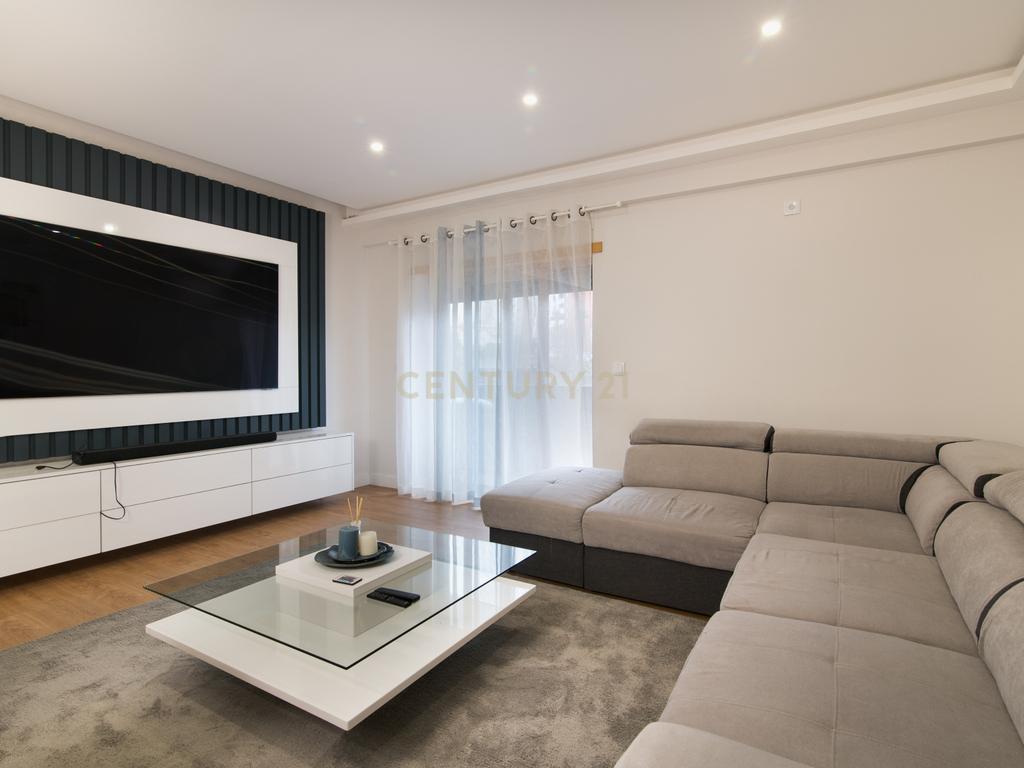 Apartamento T3 Totalmente Renovado – Colinas do Cruzeiro, Odivelas - Image 5