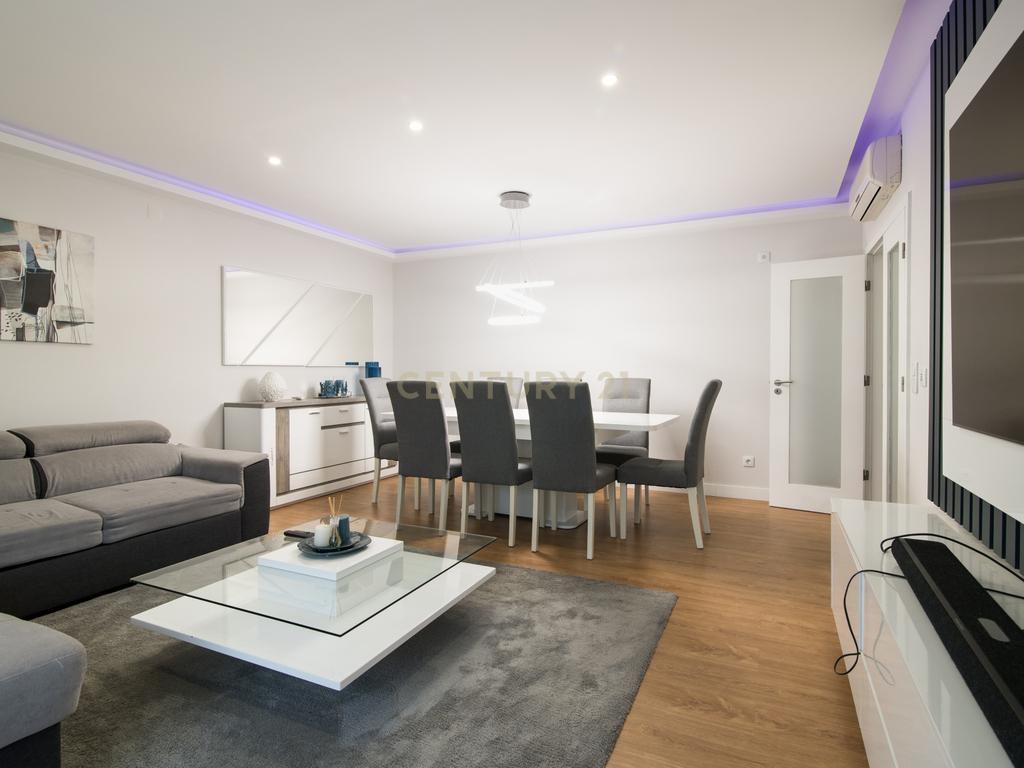 Apartamento T3 Totalmente Renovado – Colinas do Cruzeiro, Odivelas - Image 1