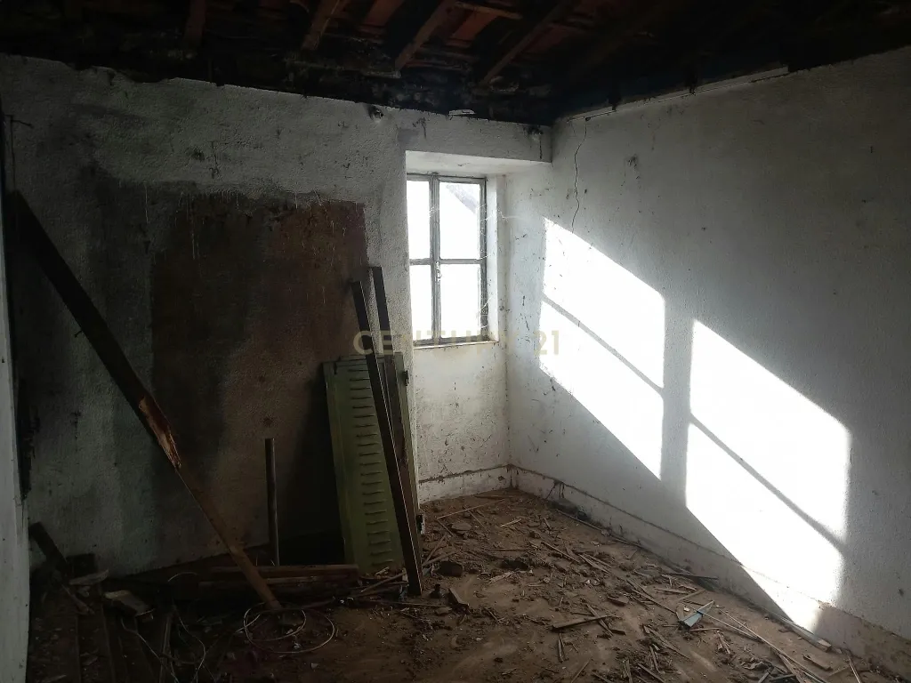 OPORTUNIDADE DE INVESTIMENTO — 2 IMÓVEIS PARA REABILITAÇÃO | 169 m², Cafede, Castelo Branco - Image 10