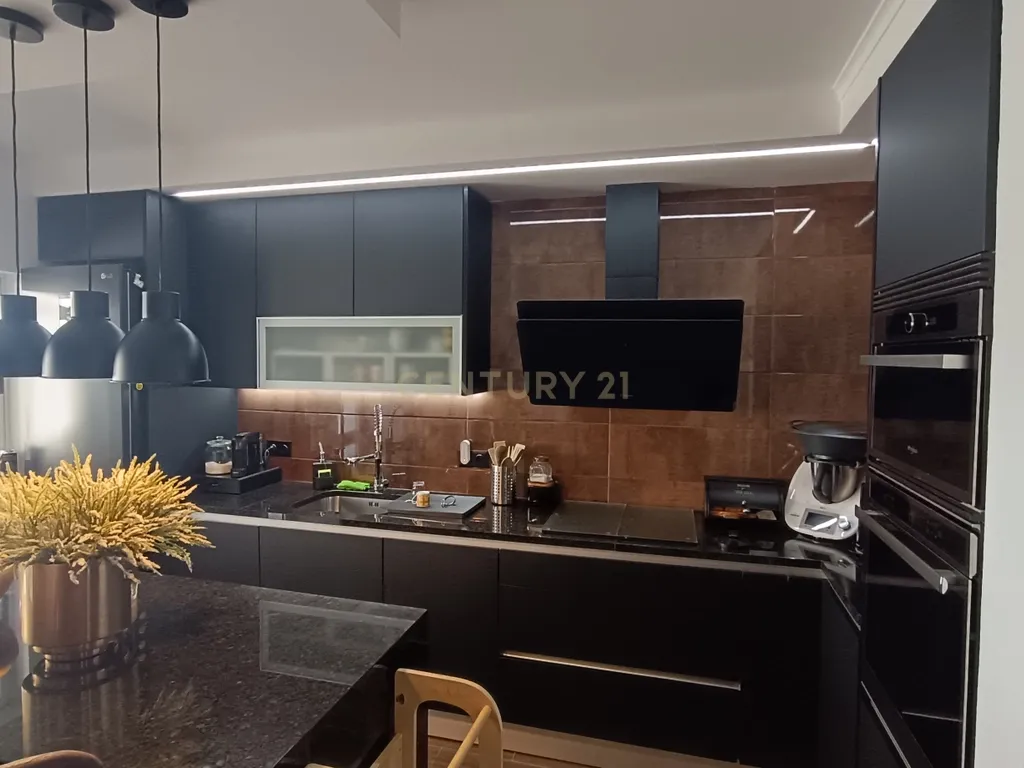 Moderno Apartamento T4 no centro de Olhão - Image 12