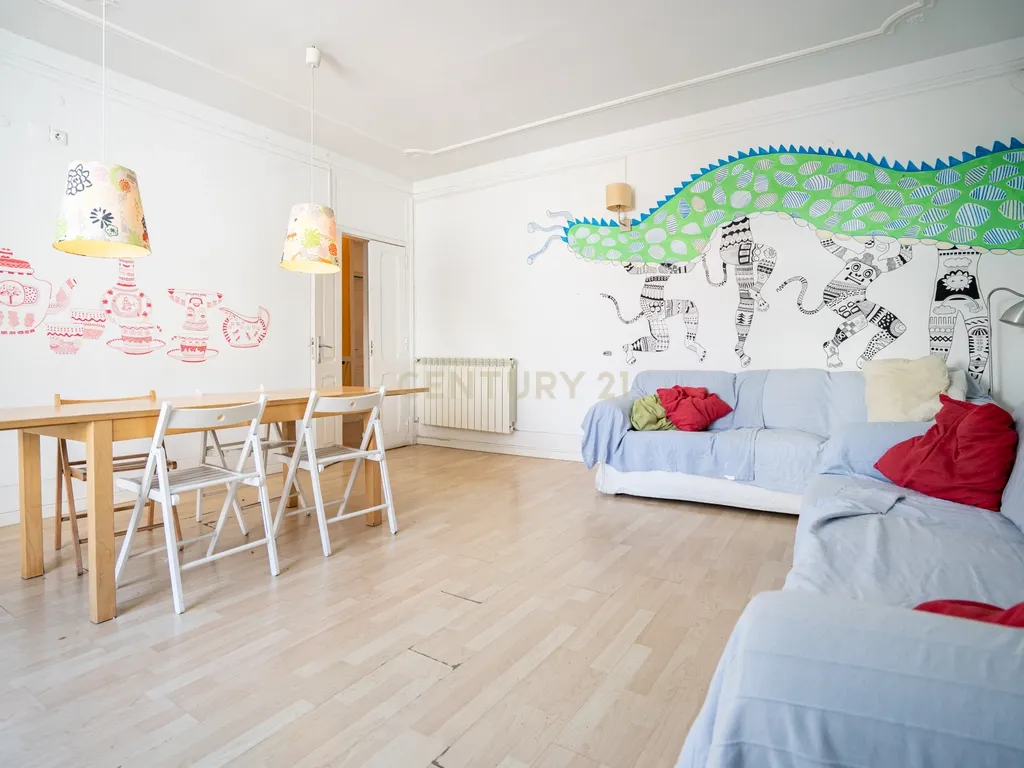 Apartamento Único com Vista sobre o Campo Pequeno – Lisboa - Image 12