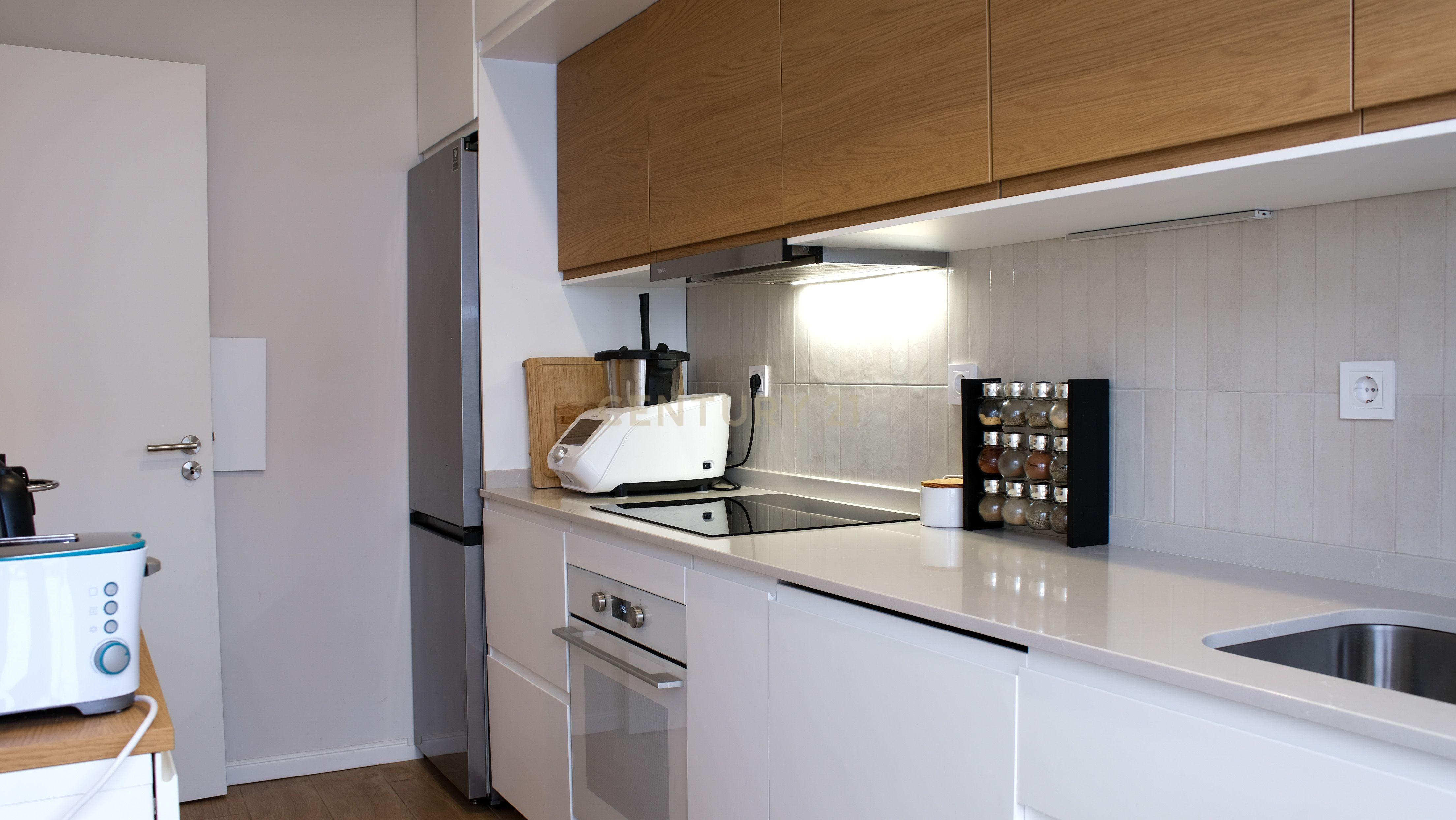 Fotografia 12 de Apartamento T2 Renovado com Logradouro de 80m² no Centro de Almada