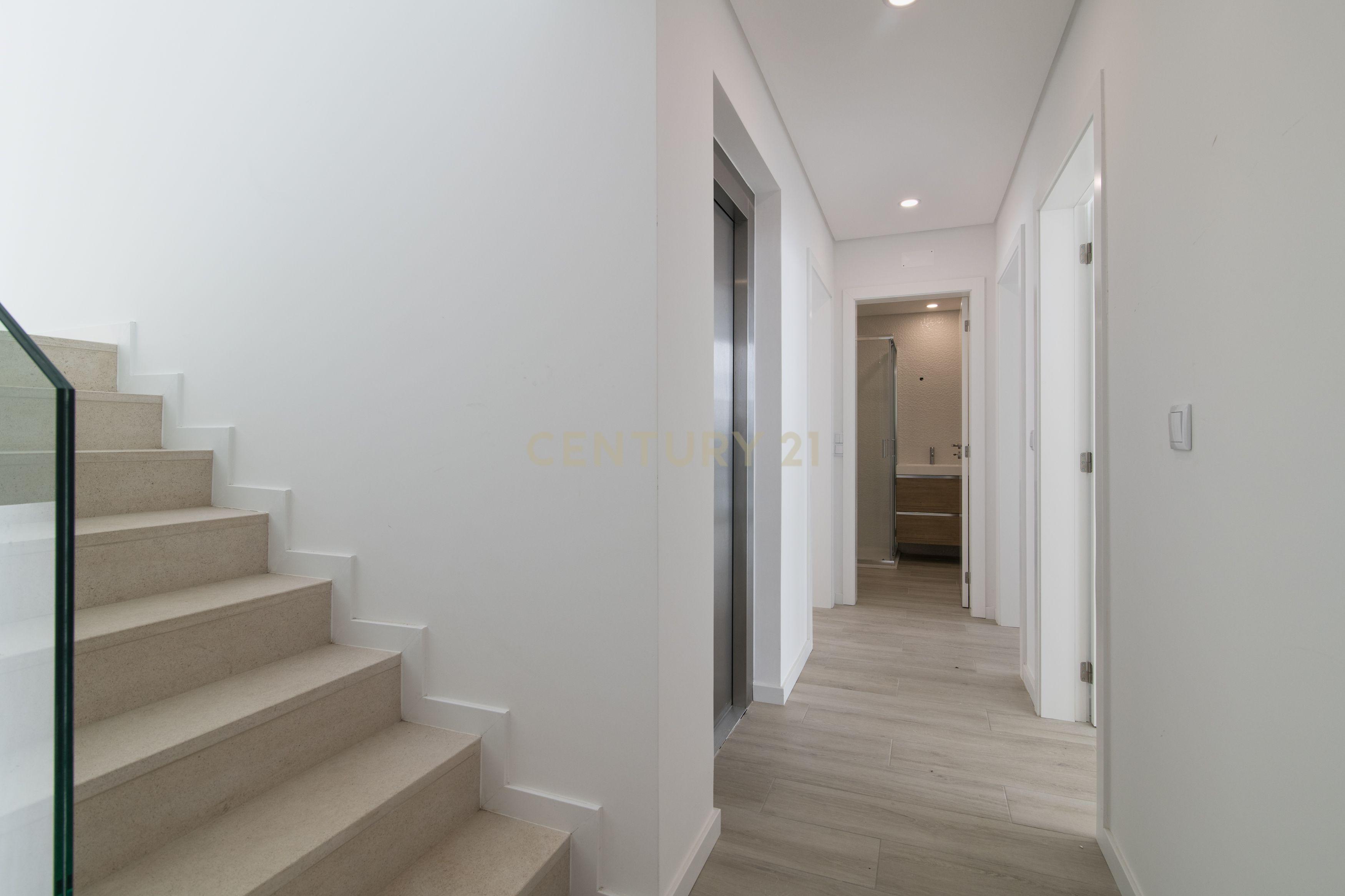 Condomínio Villas d’Ouro – Exclusividade e Conforto no Coração de Sesimbra - Image 31