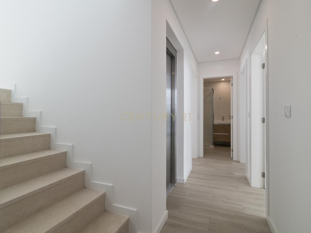 Condomínio Villas d’Ouro – Exclusividade e Conforto no Coração de Sesimbra - Image 31