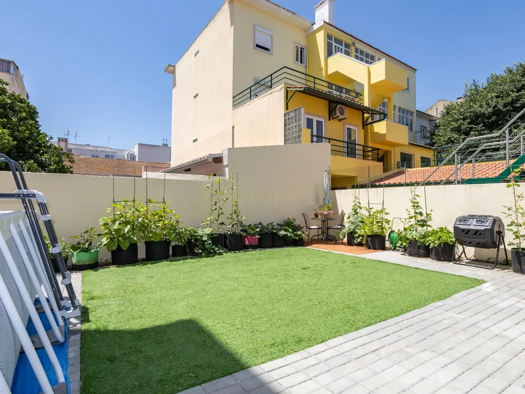 Elegância e História: T4 Remodelado com Grande Logradouro Privativo no Bairro Salgado - Image 45