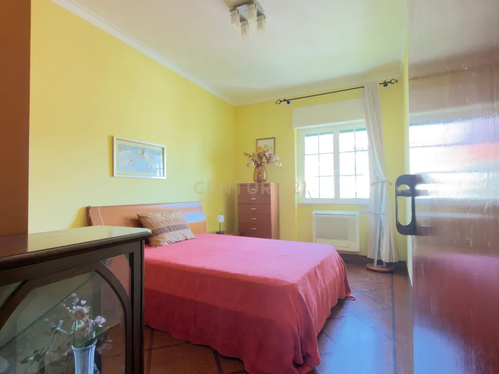 Apartamento T2 para remodelar com vista para o Convento de São Vicente - Image 17