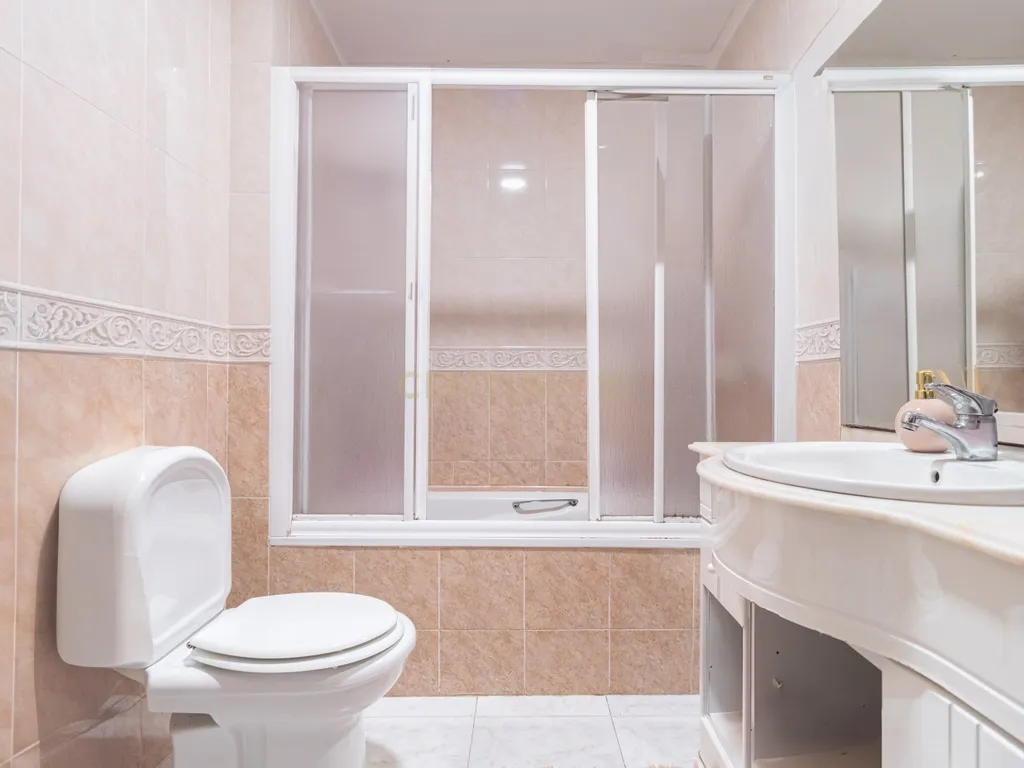 Apartamento T2 com Varandas em Vale do Cobro - Image 14