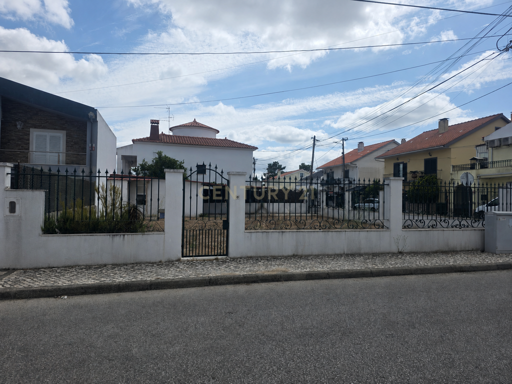 Terreno Urbano na Boa Água I – Quinta do Conde | Excelente Oportunidade de Investimento - Image 1