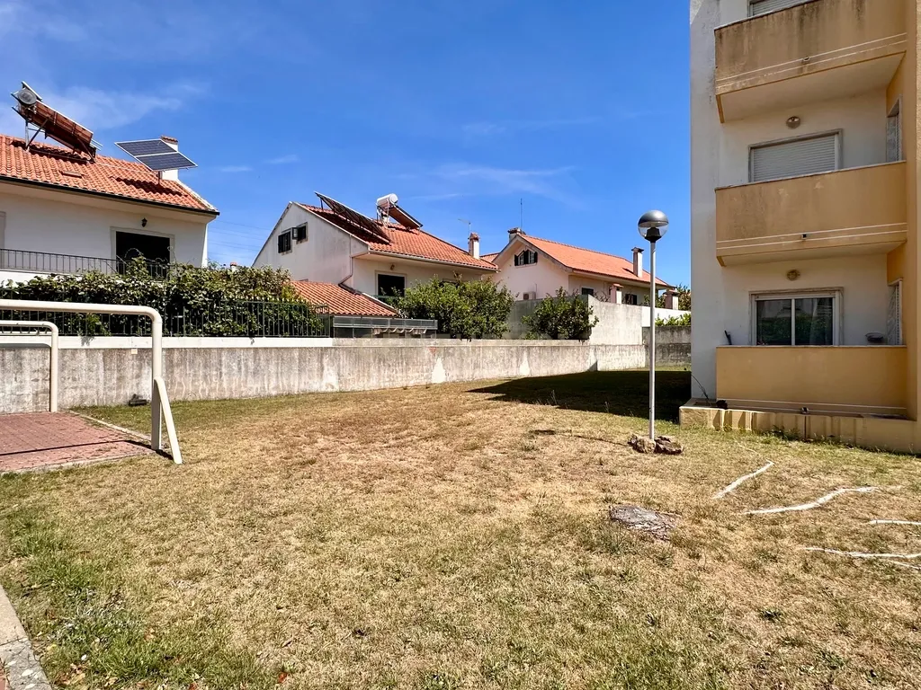 Venda T1 com Terraço Privativo em Condomínio Fechado no Carregado - Image 34
