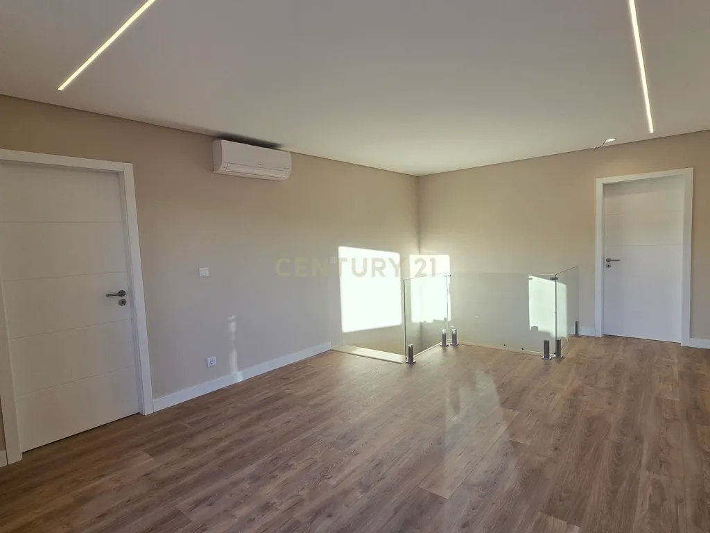 Luxuosa Penthouse Duplex T4+1 na Costa da Guia, em Cascais, com Vista Mar - Image 31