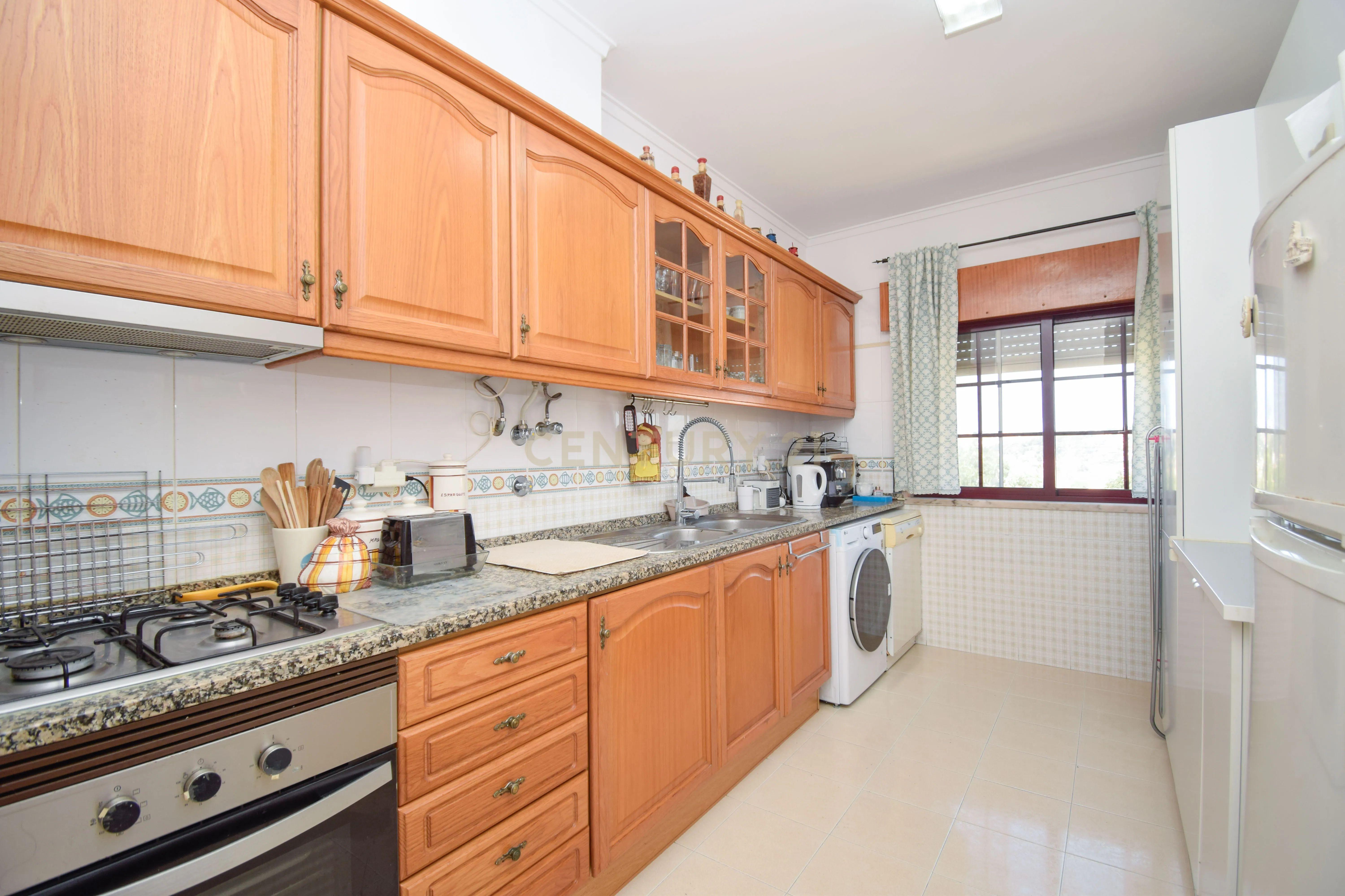 Fotografia 11 de Apartamento T3, com 107 m² de área útil, estúdio musical com 40 m² e garagem fechada , varanda e arrecadação
