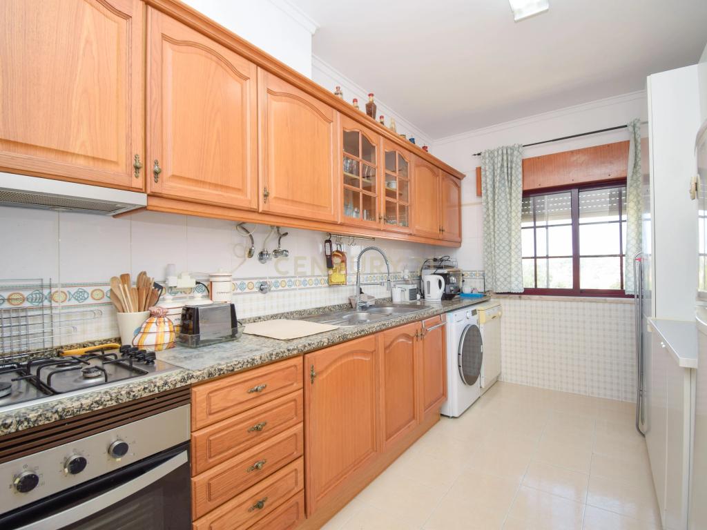 Apartamento T3, com 107 m² de área útil, estúdio musical com 40 m² e garagem fechada , varanda e arrecadação - Image 11