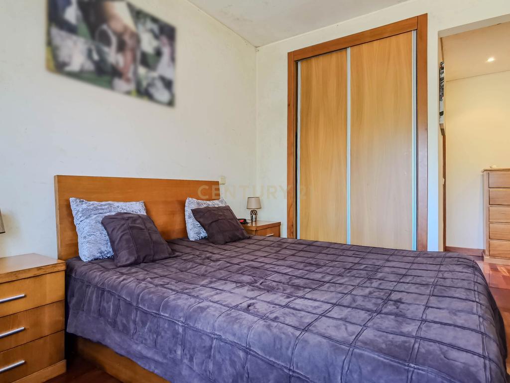 Apartamento T2 com Garagem e Arrumos — Coronado, São Mamede - Image 5